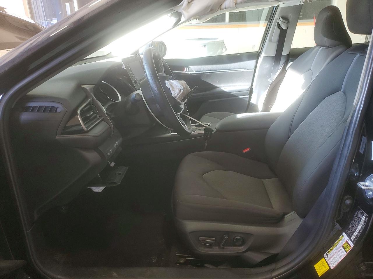 2022 TOYOTA CAMRY LE photo 7