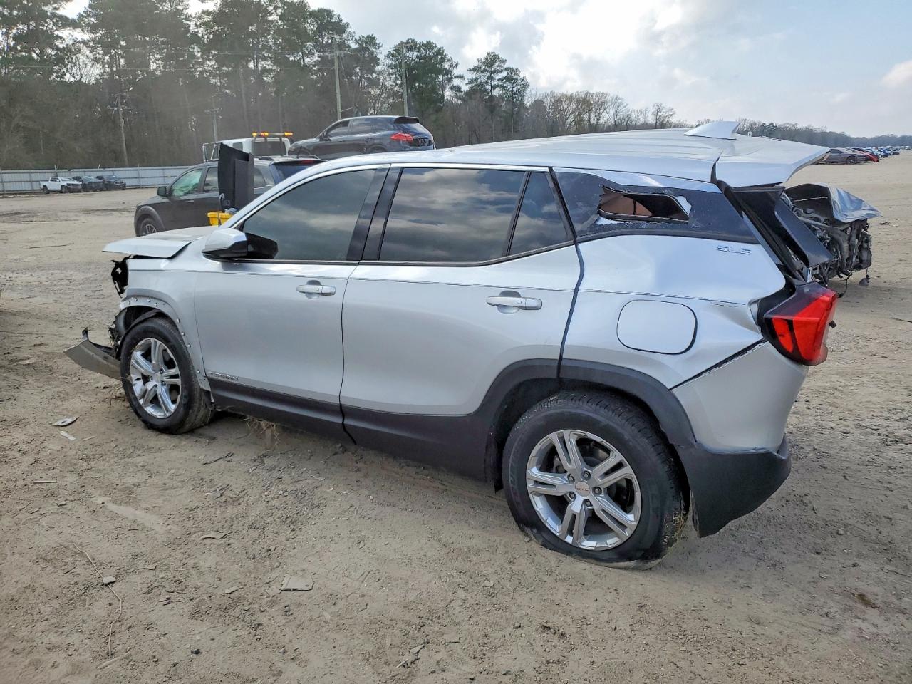 2019 GMC TERRAIN SLE photo 2