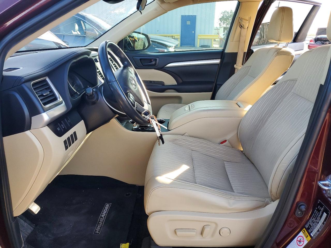 2019 TOYOTA HIGHLANDER LE photo 7
