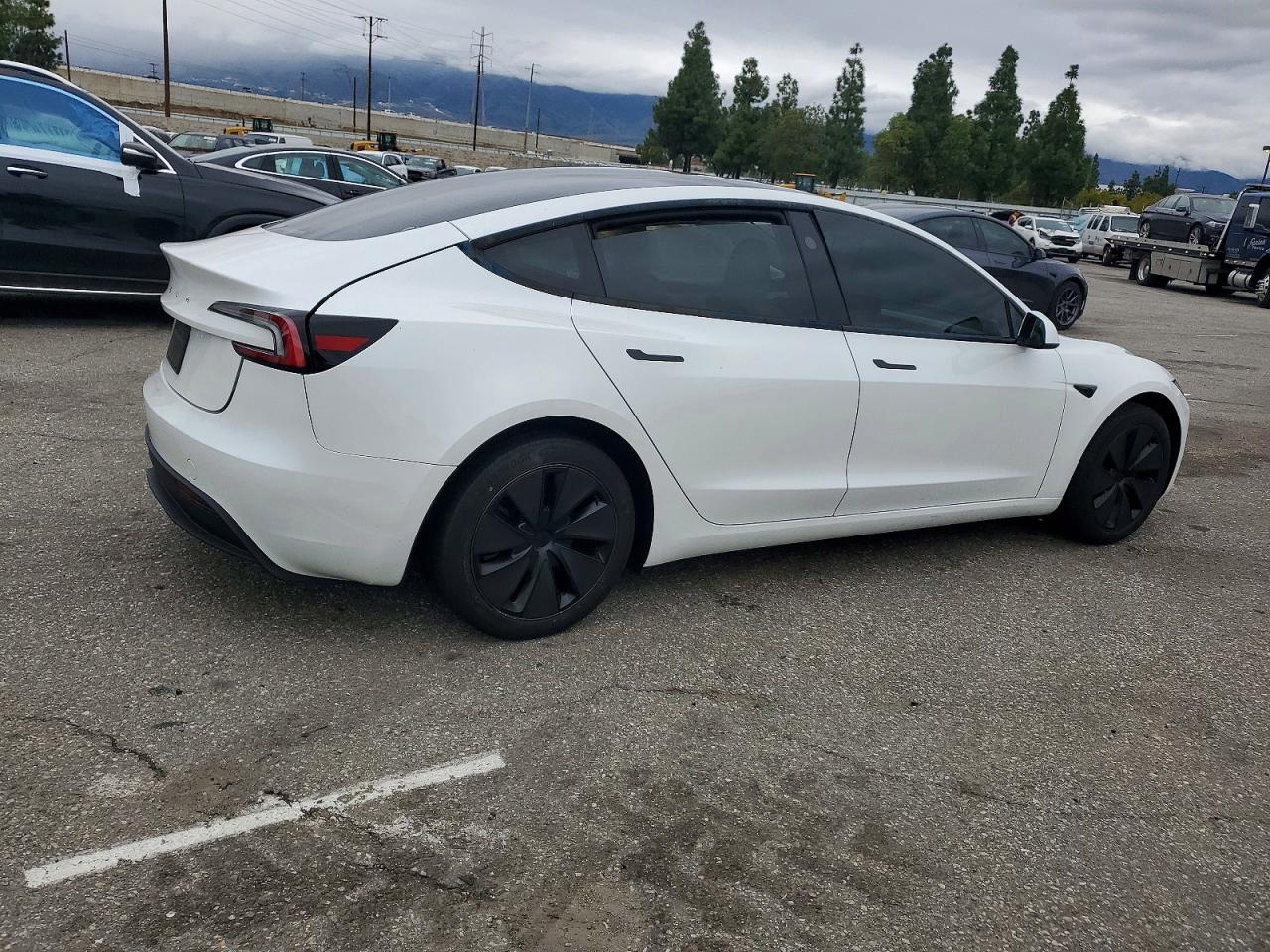 2024 TESLA MODEL 3 photo 9