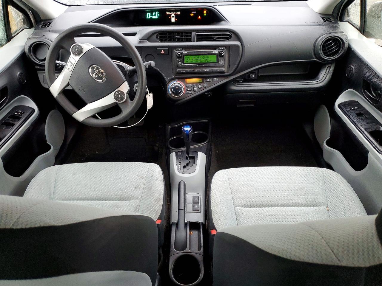 2013 TOYOTA PRIUS C photo 8