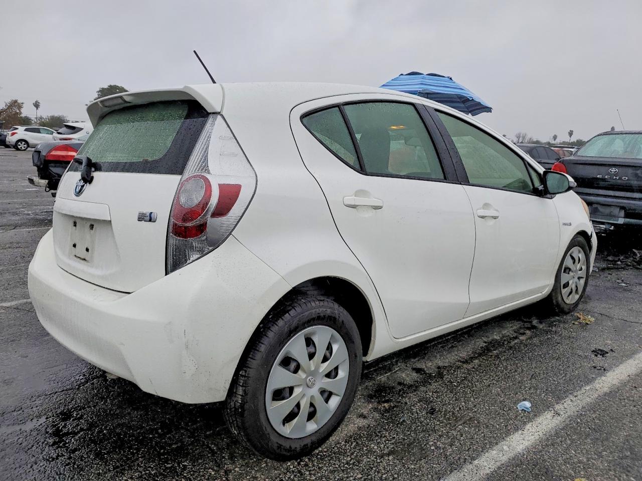 2013 TOYOTA PRIUS C photo 3