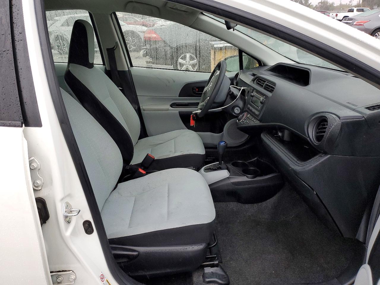 2013 TOYOTA PRIUS C photo 7