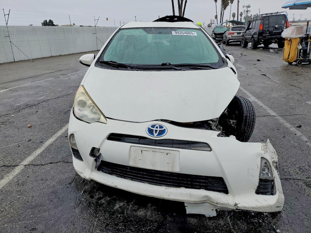 2013 TOYOTA PRIUS C photo 5