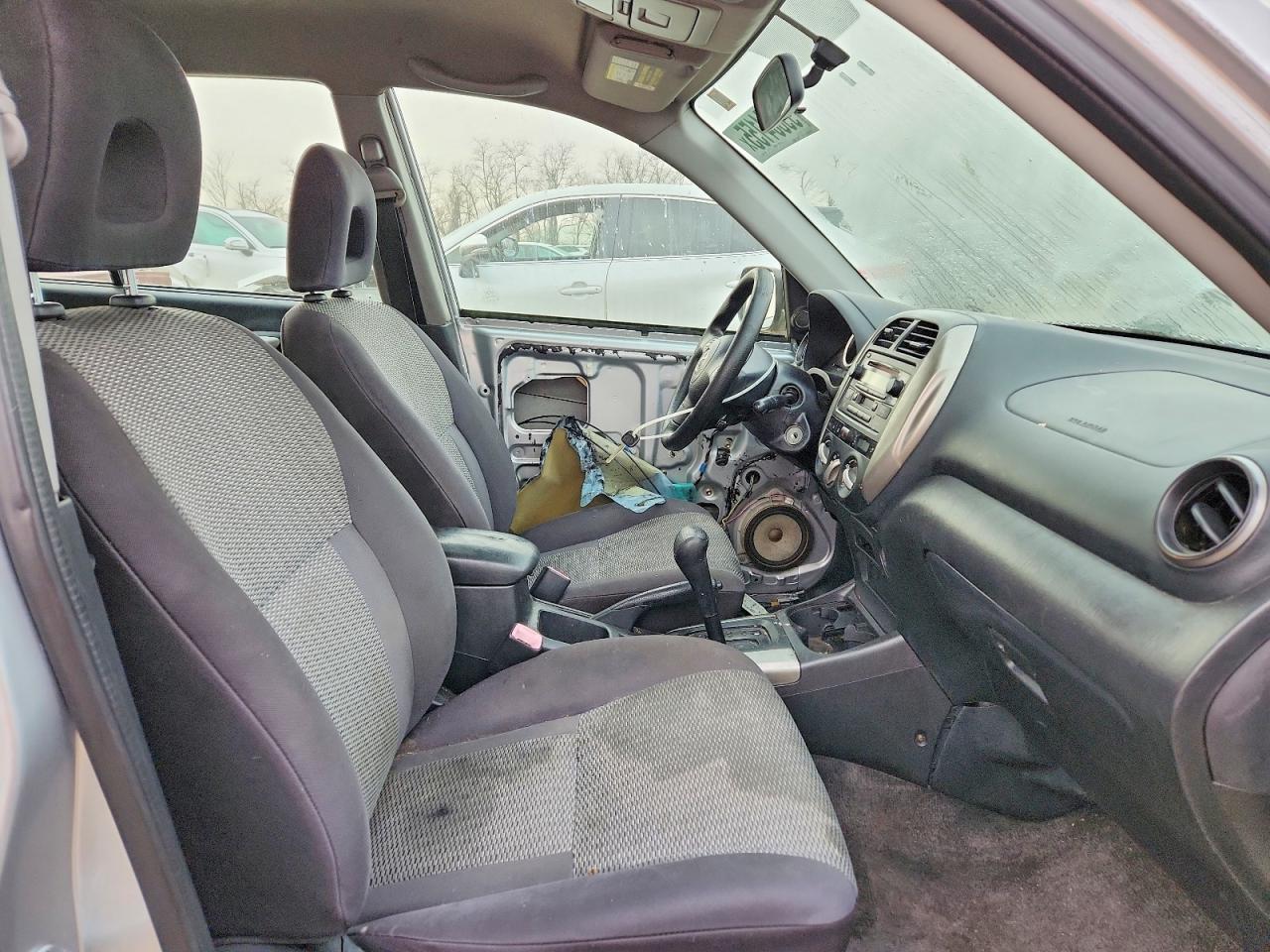 2004 TOYOTA RAV4 photo 7