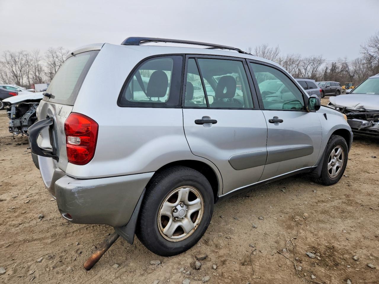 2004 TOYOTA RAV4 photo 3