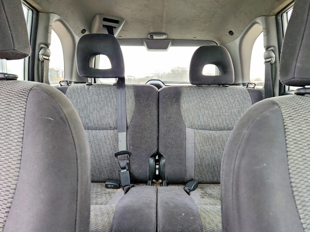 2004 TOYOTA RAV4 photo 10