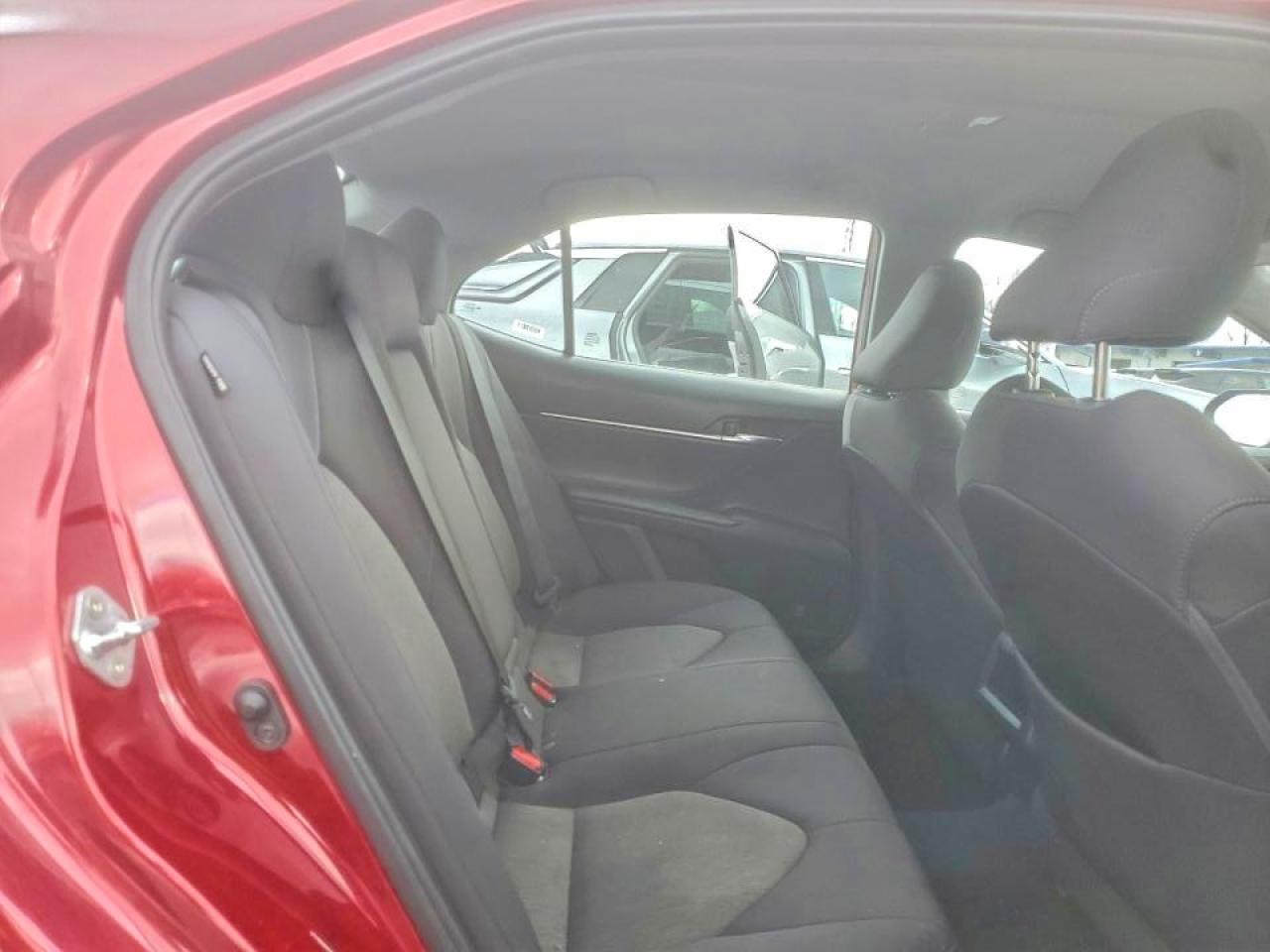 2021 TOYOTA CAMRY LE photo 10