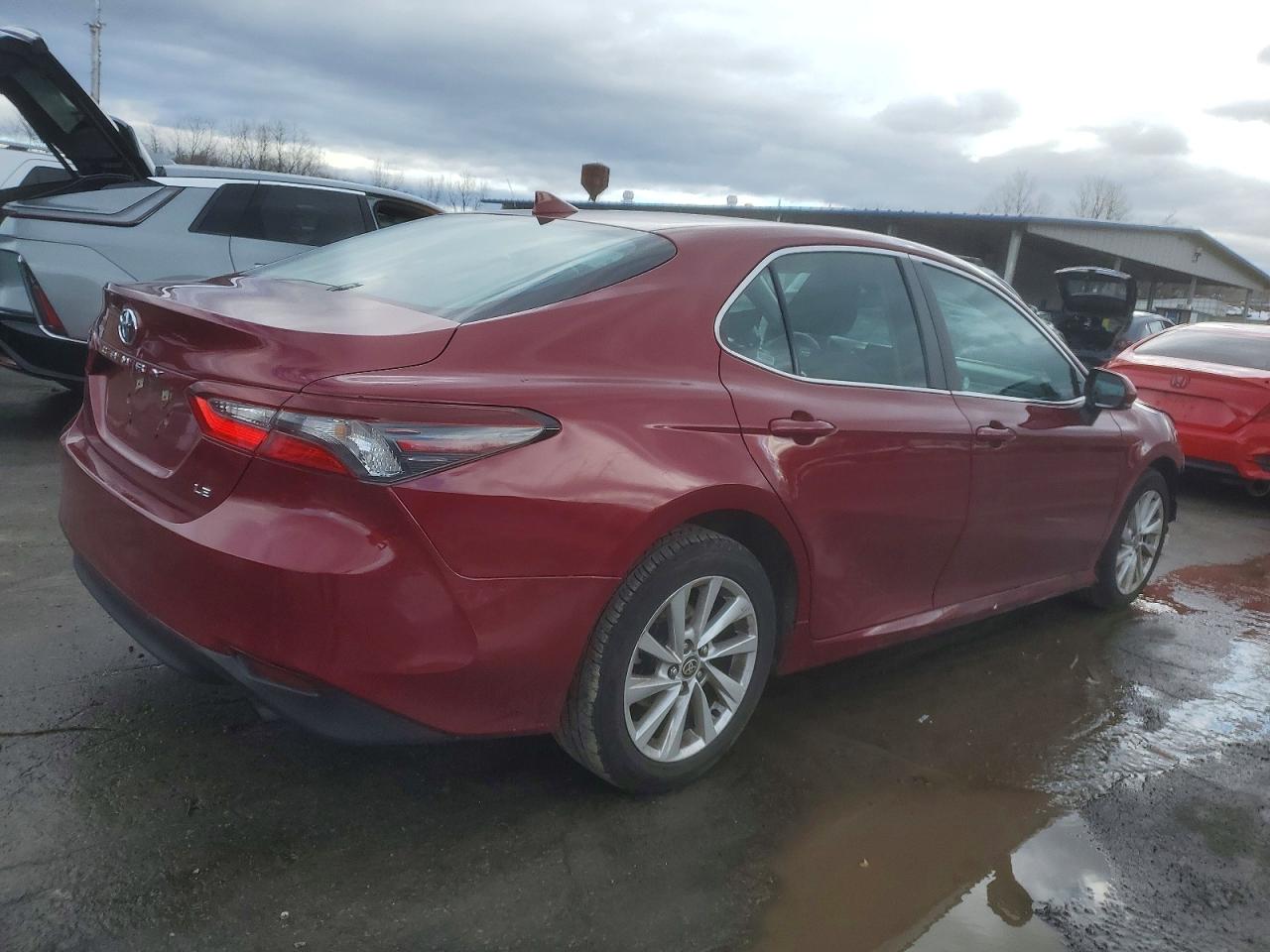 2021 TOYOTA CAMRY LE photo 3