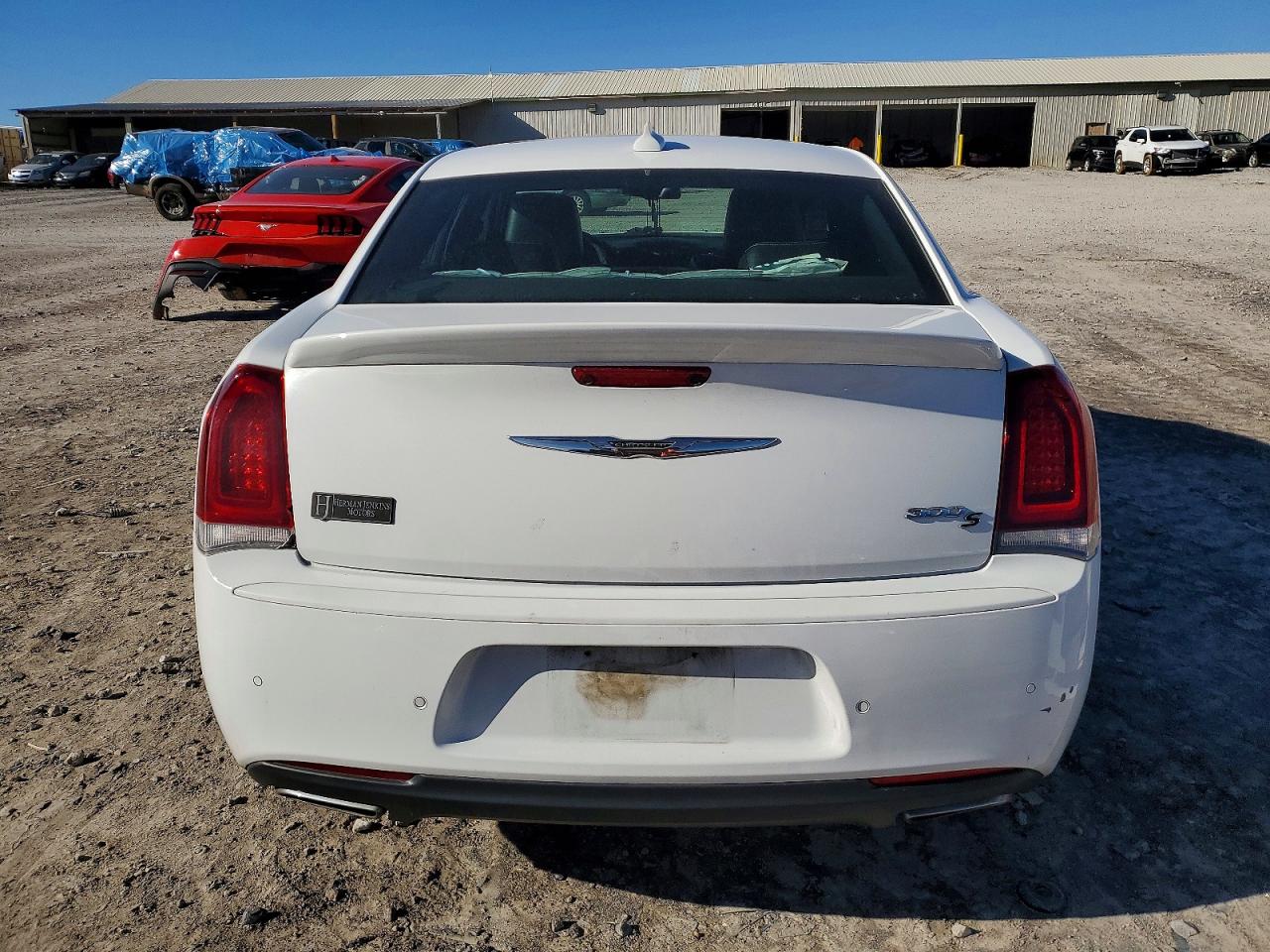 2018 CHRYSLER 300 S photo 11