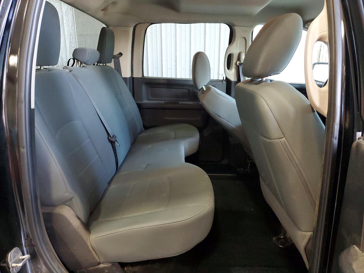 2014 RAM 1500 ST photo 10