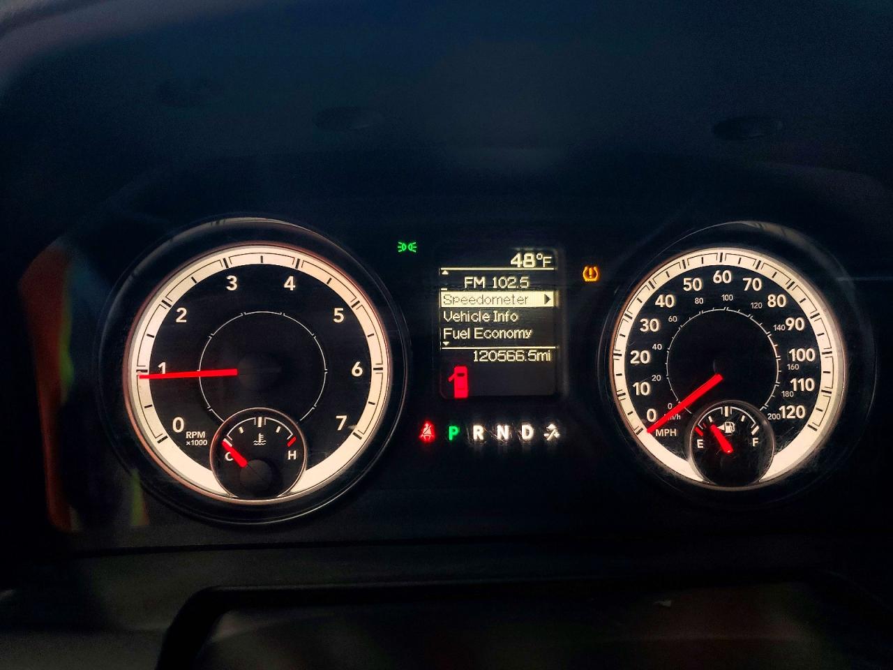 2014 RAM 1500 ST photo 9