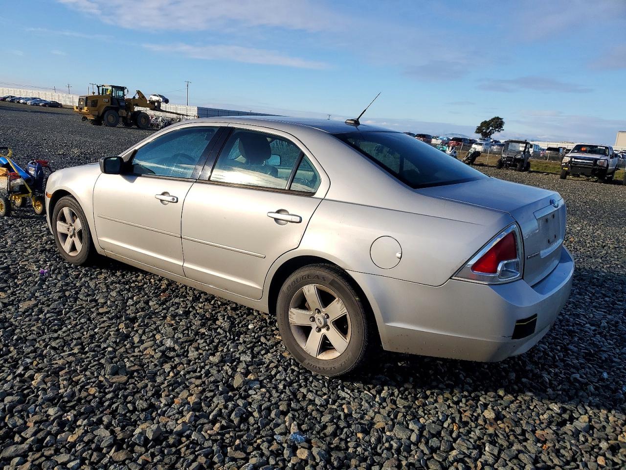 2007 FORD FUSION SE photo 2