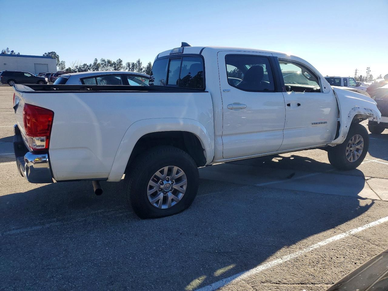 2017 TOYOTA TACOMA DOUBLE CAB photo 5