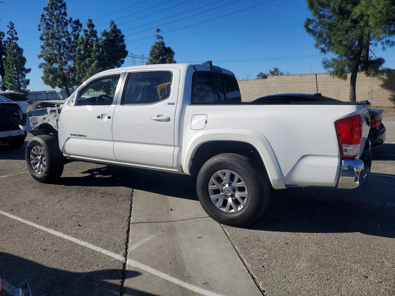 2017 TOYOTA TACOMA DOUBLE CAB photo 3