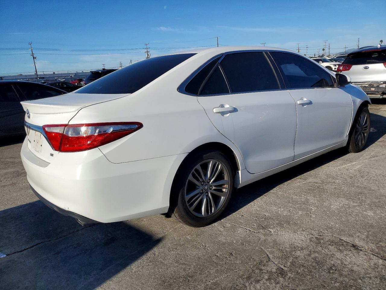 2017 TOYOTA CAMRY photo 3