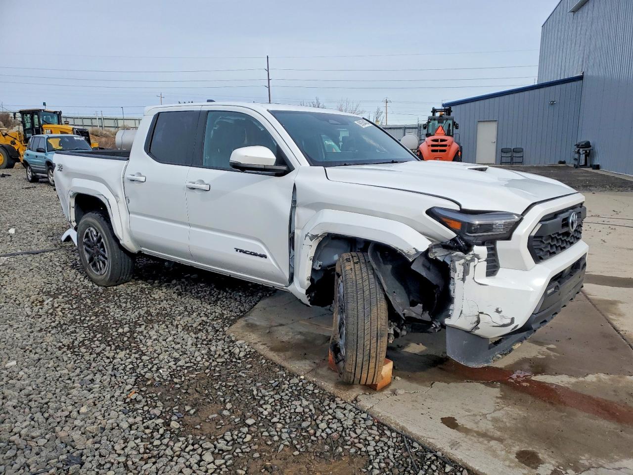 2024 TOYOTA TACOMA photo 4