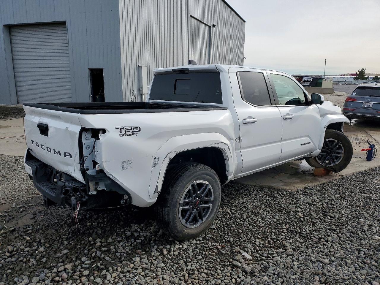 2024 TOYOTA TACOMA photo 3