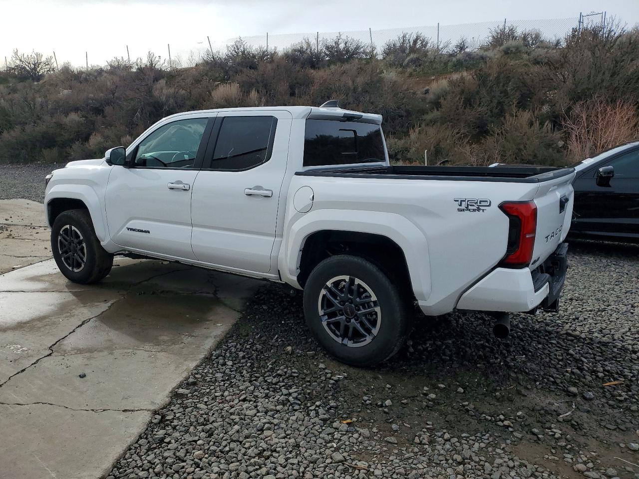 2024 TOYOTA TACOMA photo 2