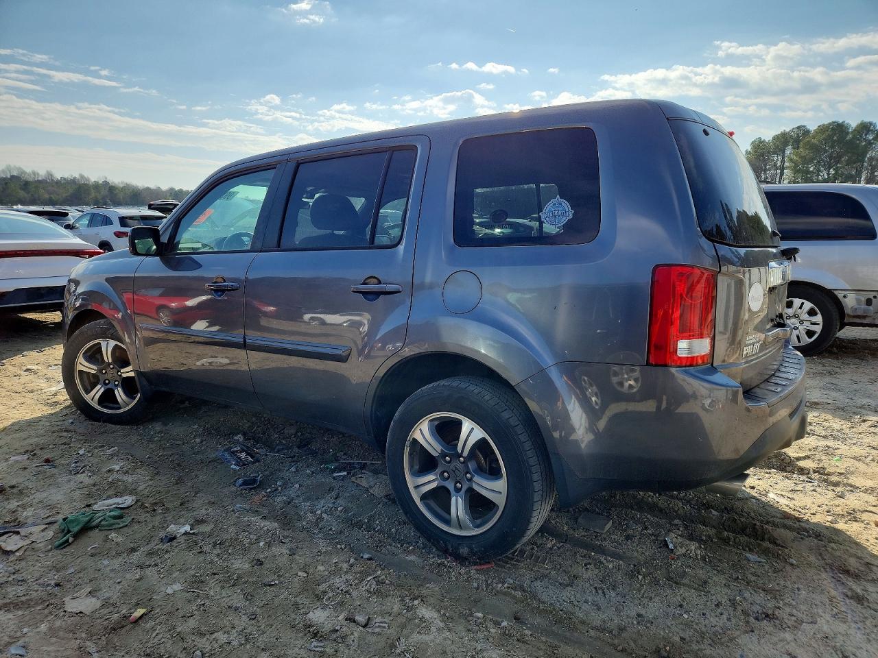 2015 HONDA PILOT SE photo 2