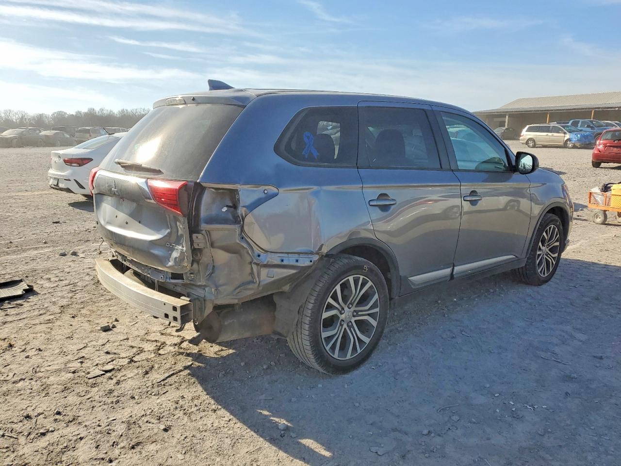 2018 MITSUBISHI OUTLANDER ES photo 5