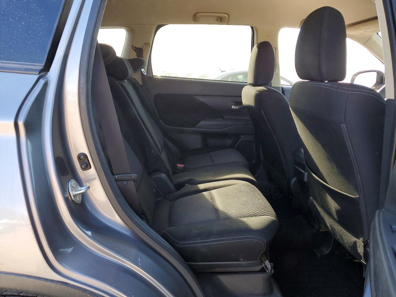 2018 MITSUBISHI OUTLANDER ES photo 21