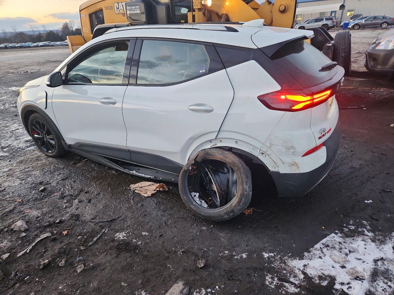 2023 CHEVROLET BOLT EUV LT photo 2