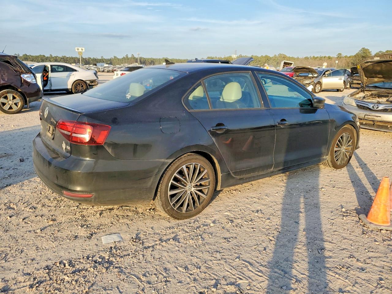 2016 VOLKSWAGEN JETTA SPORT photo 3