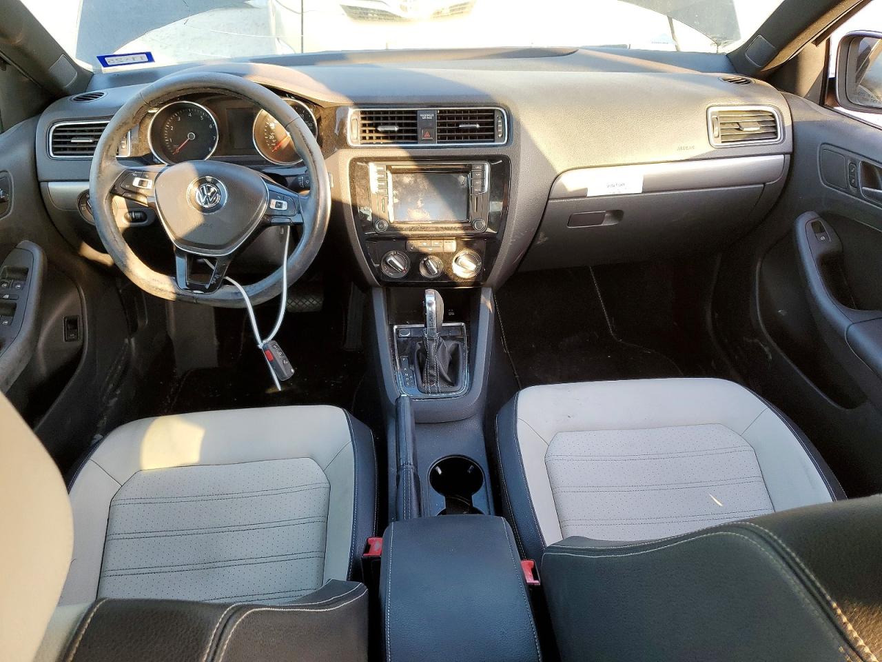 2016 VOLKSWAGEN JETTA SPORT photo 8