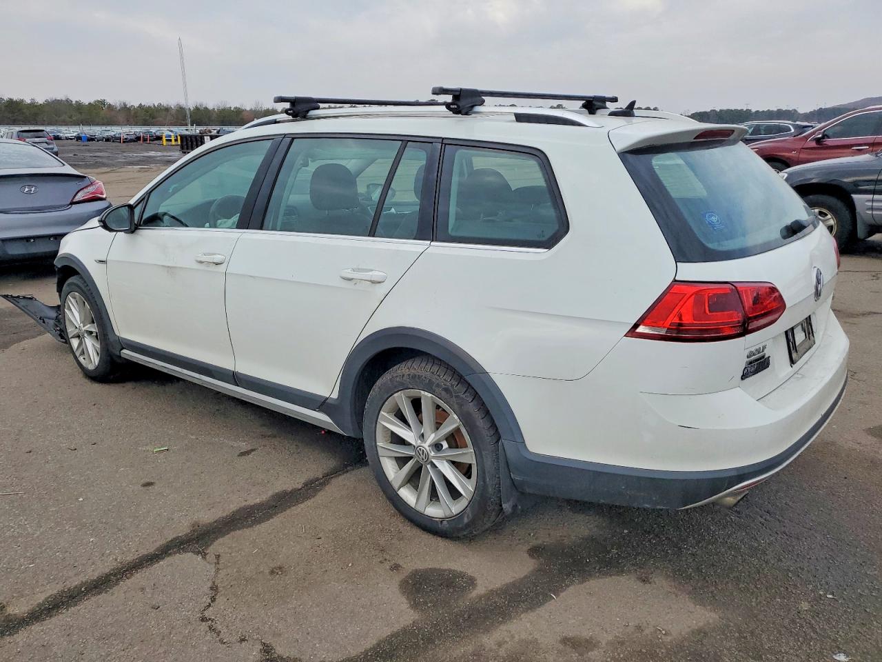 2017 VOLKSWAGEN GOLF ALLTRACK S photo 3