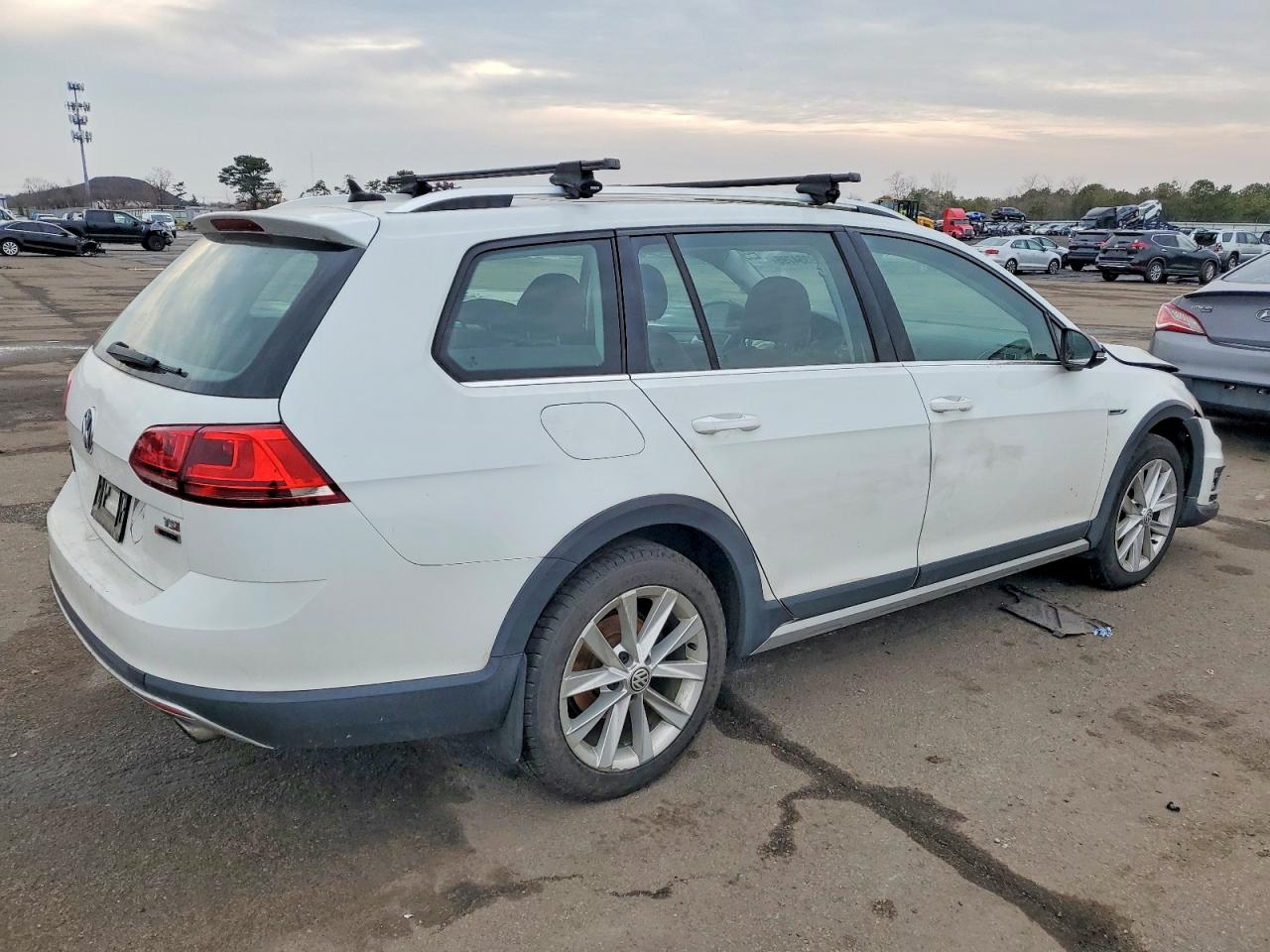 2017 VOLKSWAGEN GOLF ALLTRACK S photo 5