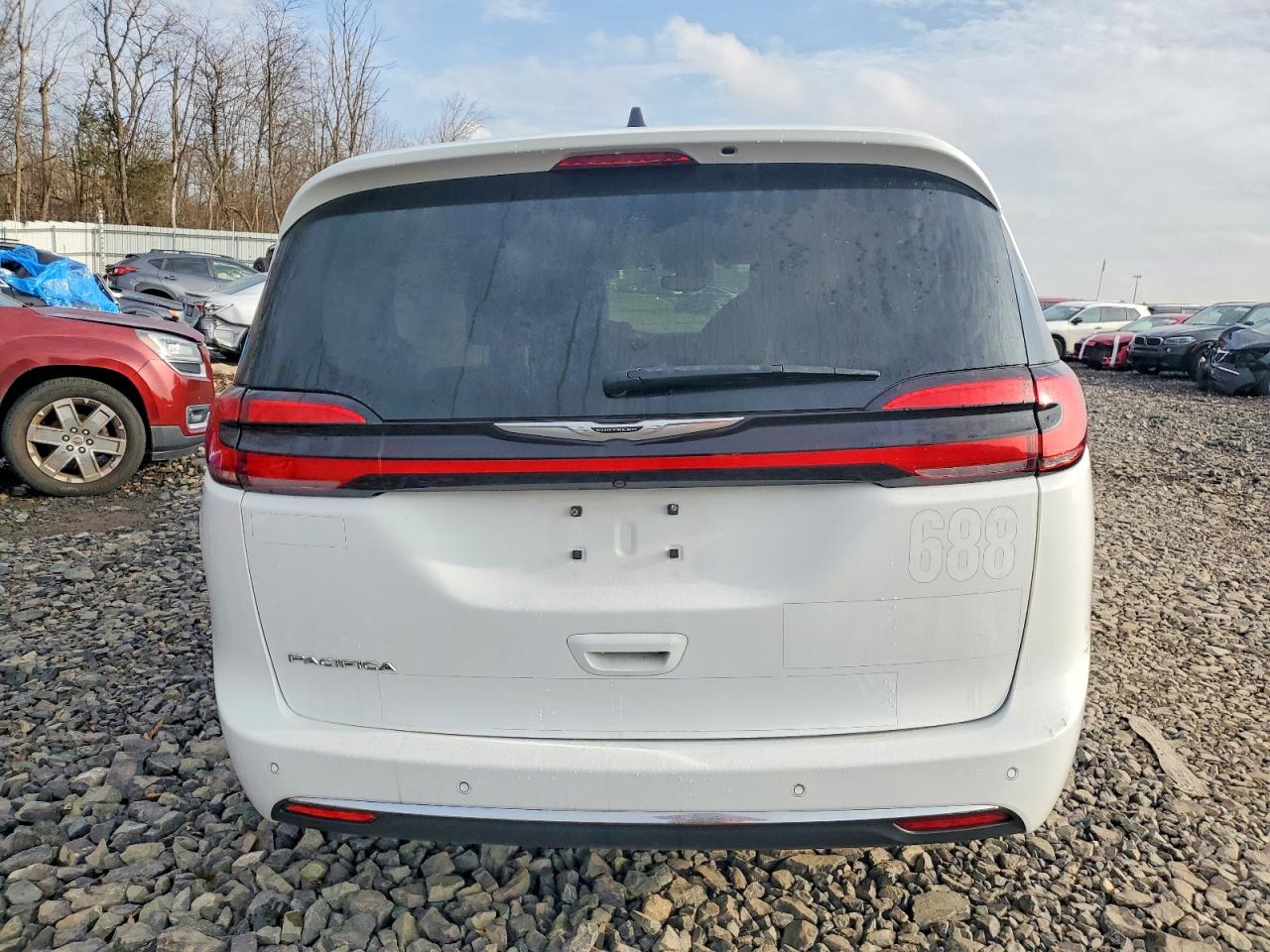 2024 CHRYSLER PACIFICA TOURING L photo 6