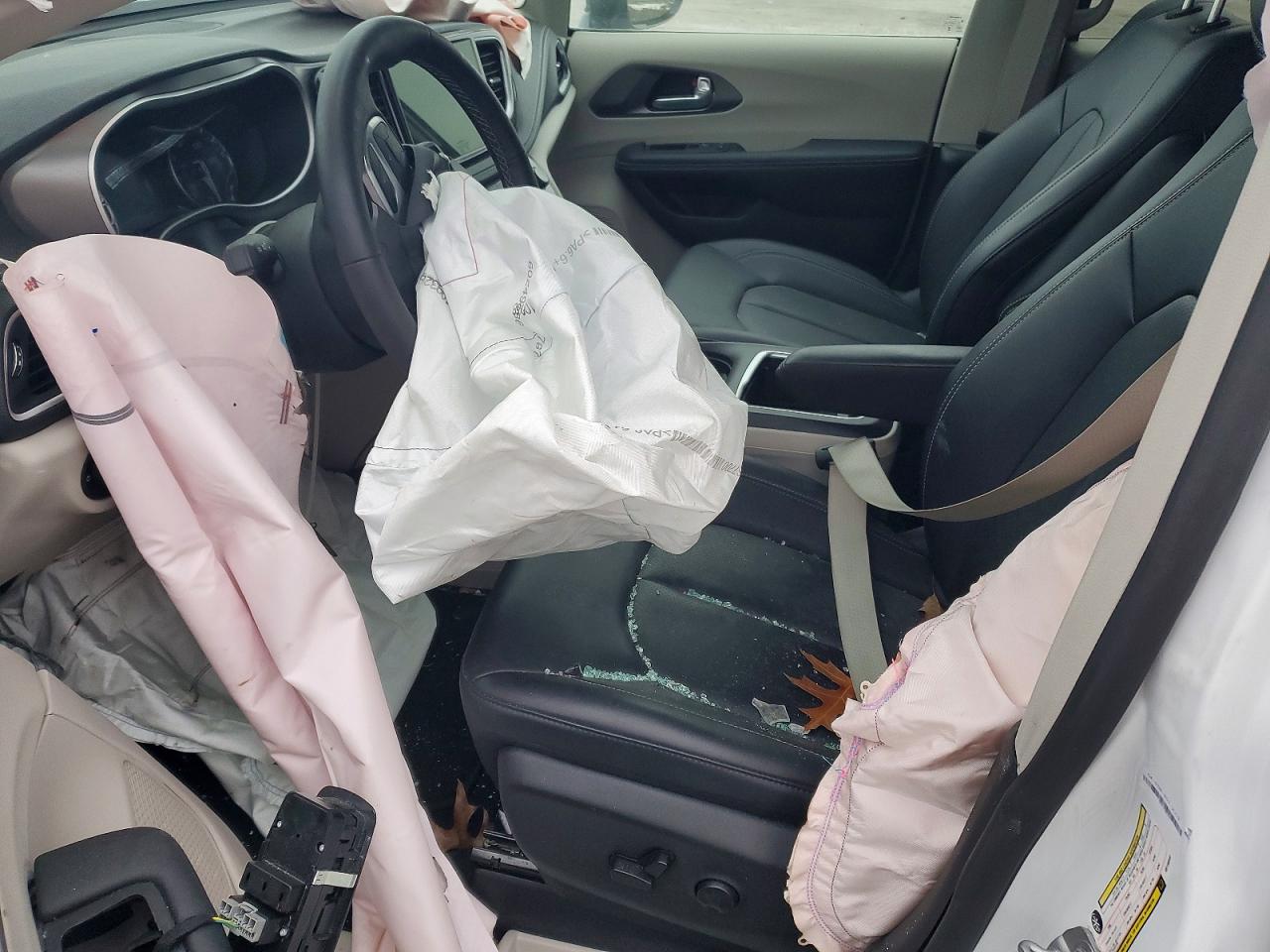 2024 CHRYSLER PACIFICA TOURING L photo 7