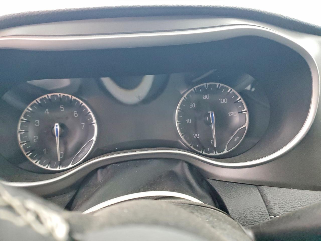 2024 CHRYSLER PACIFICA TOURING L photo 9