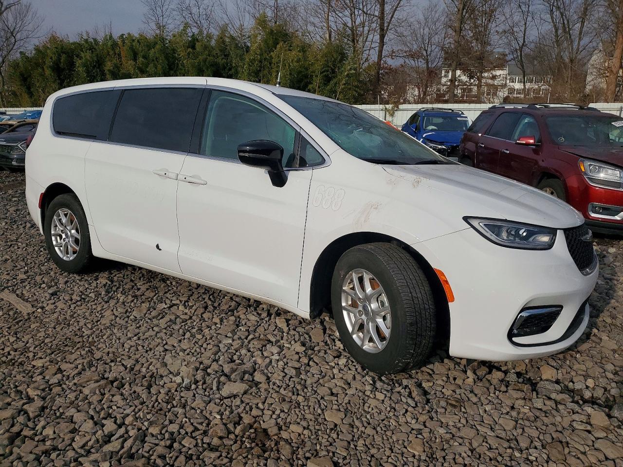 2024 CHRYSLER PACIFICA TOURING L photo 4