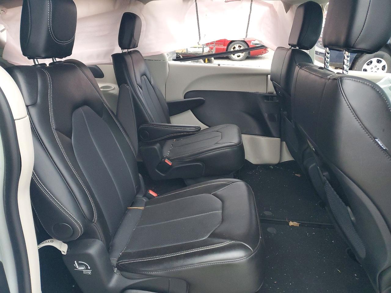 2024 CHRYSLER PACIFICA TOURING L photo 11