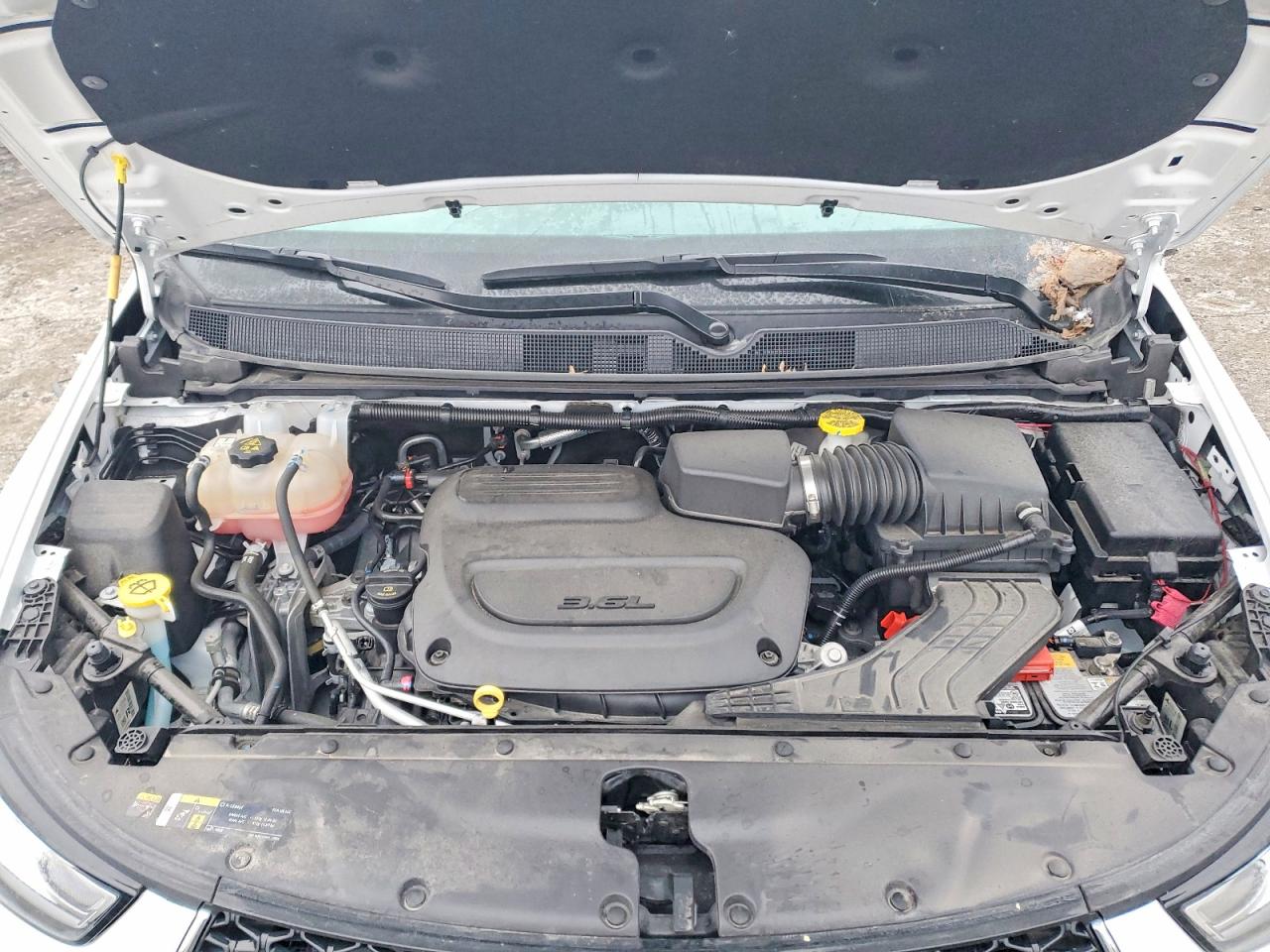 2024 CHRYSLER PACIFICA TOURING L photo 12