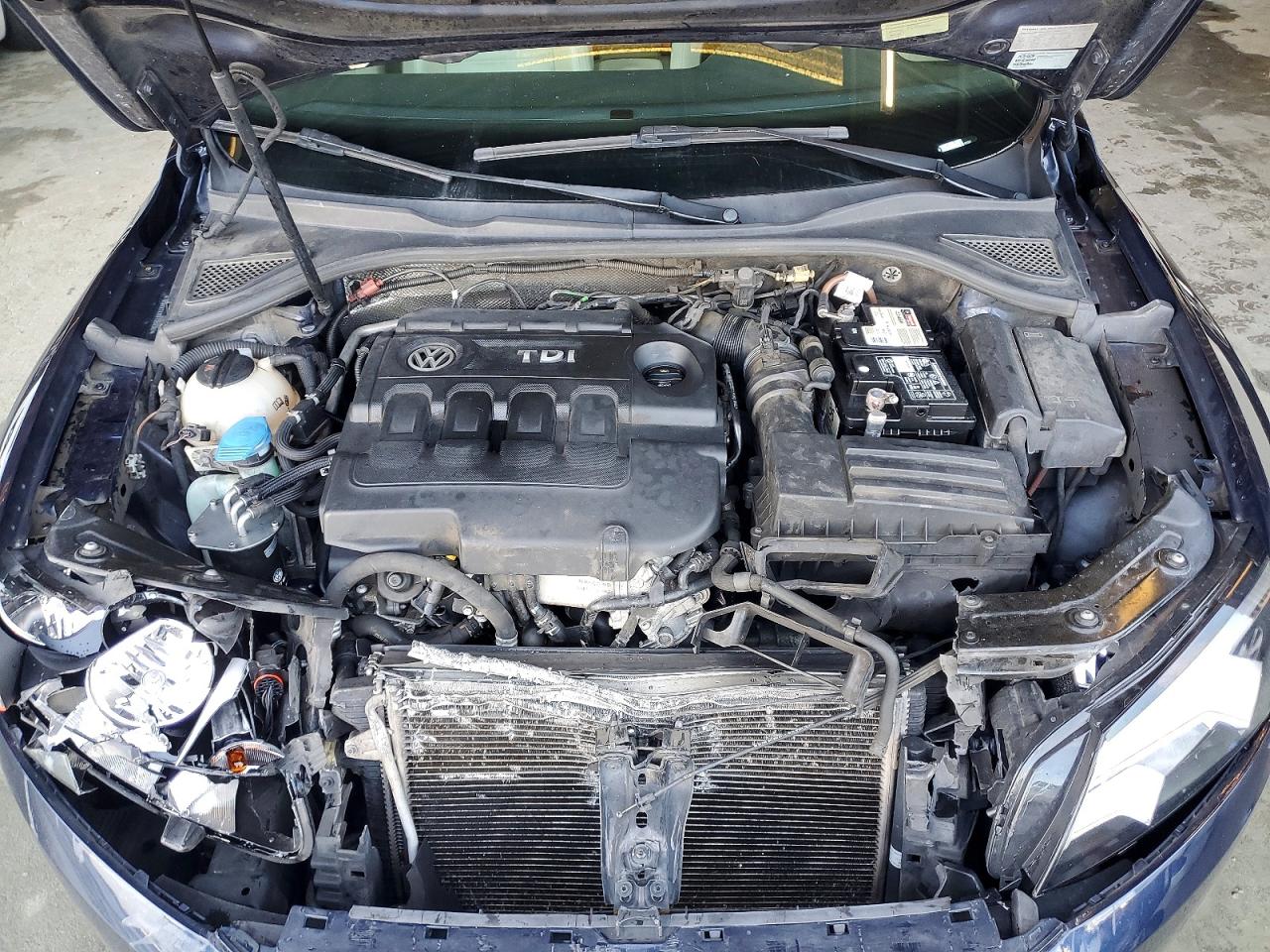 2015 VOLKSWAGEN PASSAT SEL photo 11