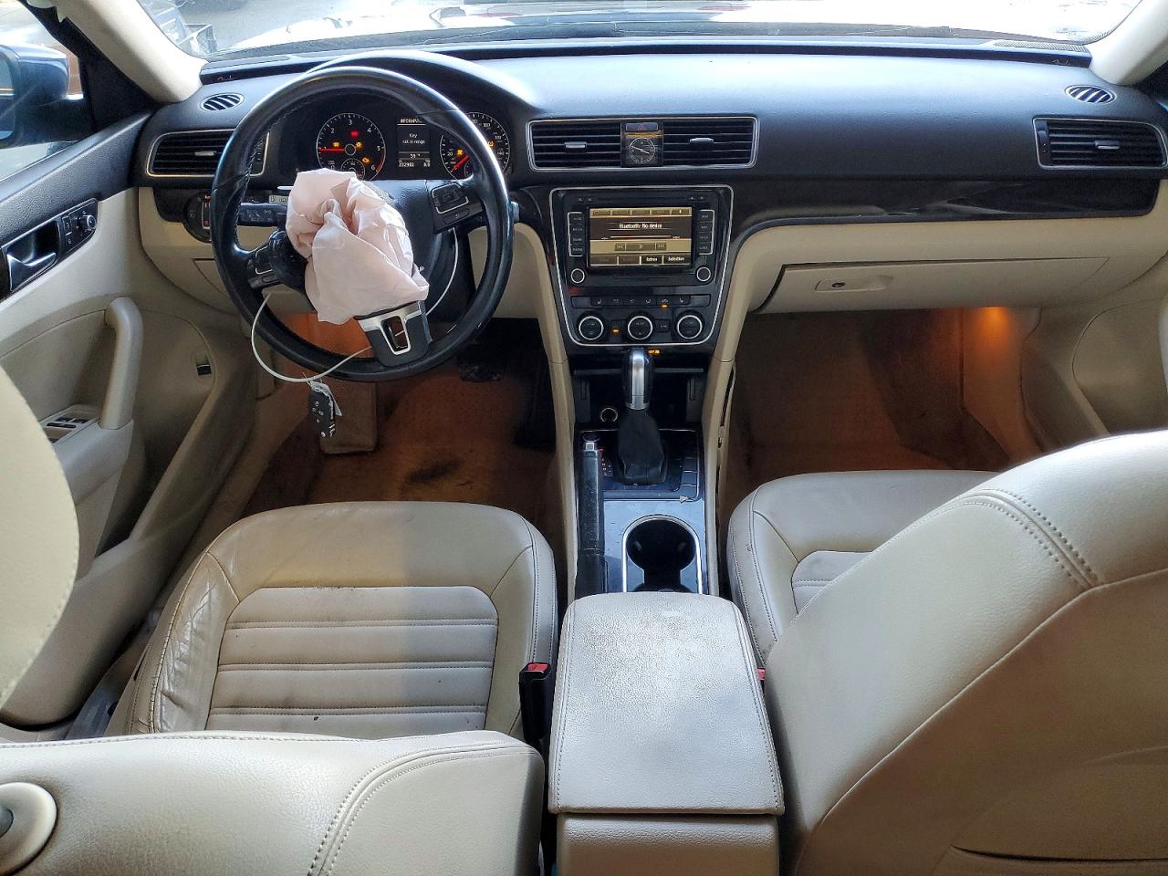 2015 VOLKSWAGEN PASSAT SEL photo 8