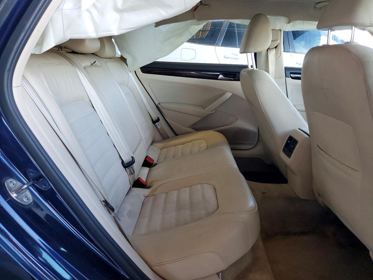 2015 VOLKSWAGEN PASSAT SEL photo 10