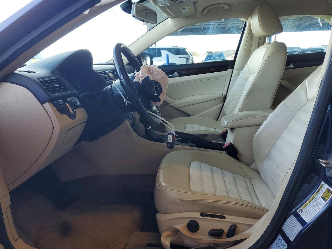 2015 VOLKSWAGEN PASSAT SEL photo 7