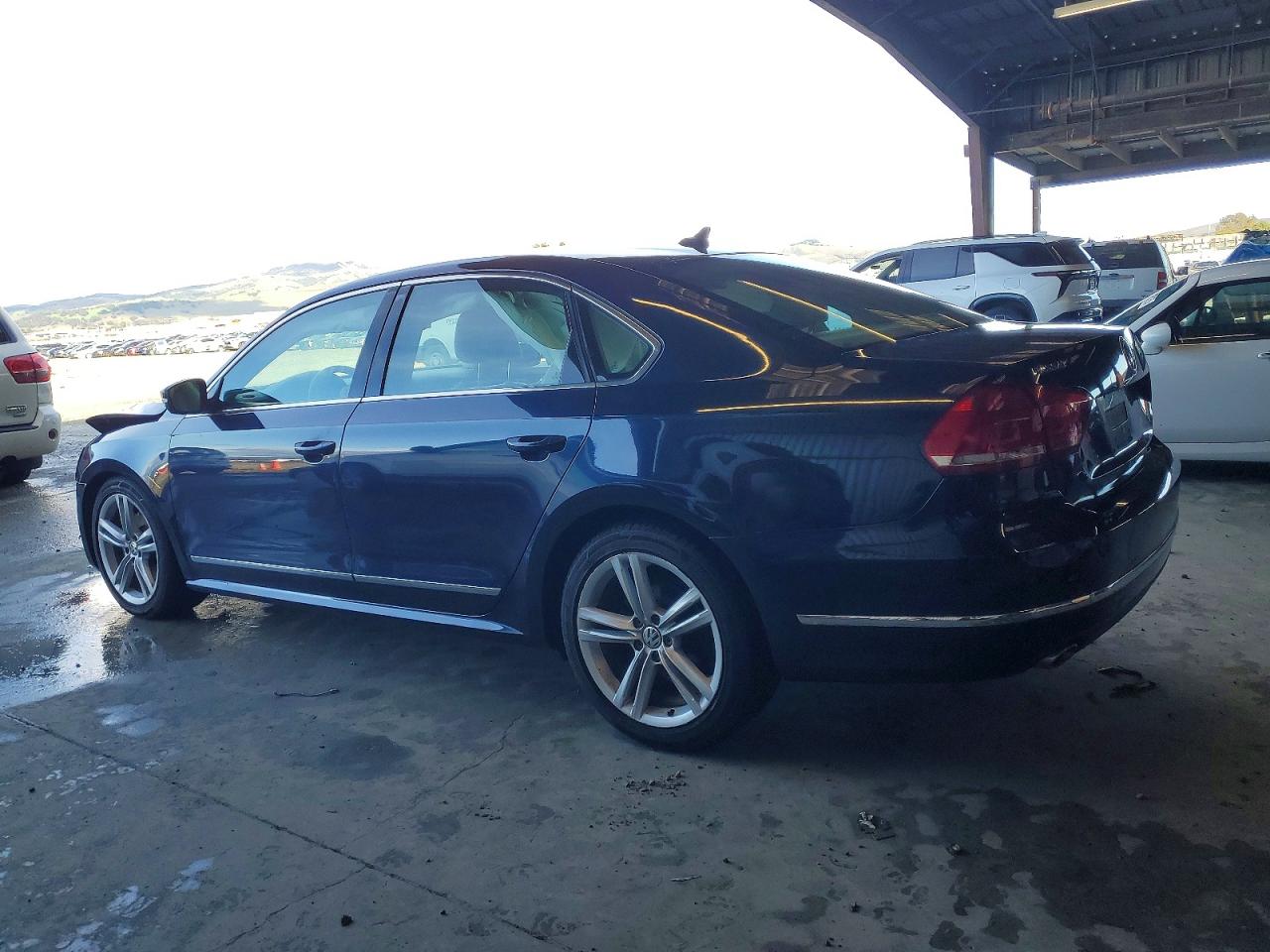 2015 VOLKSWAGEN PASSAT SEL photo 2