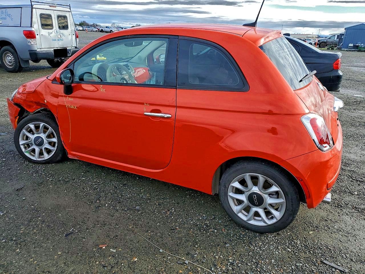 2017 FIAT 500 POP photo 2