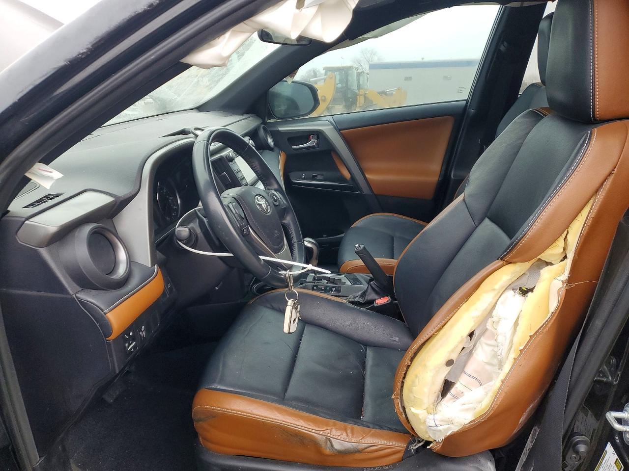 2016 TOYOTA RAV4 SE photo 13