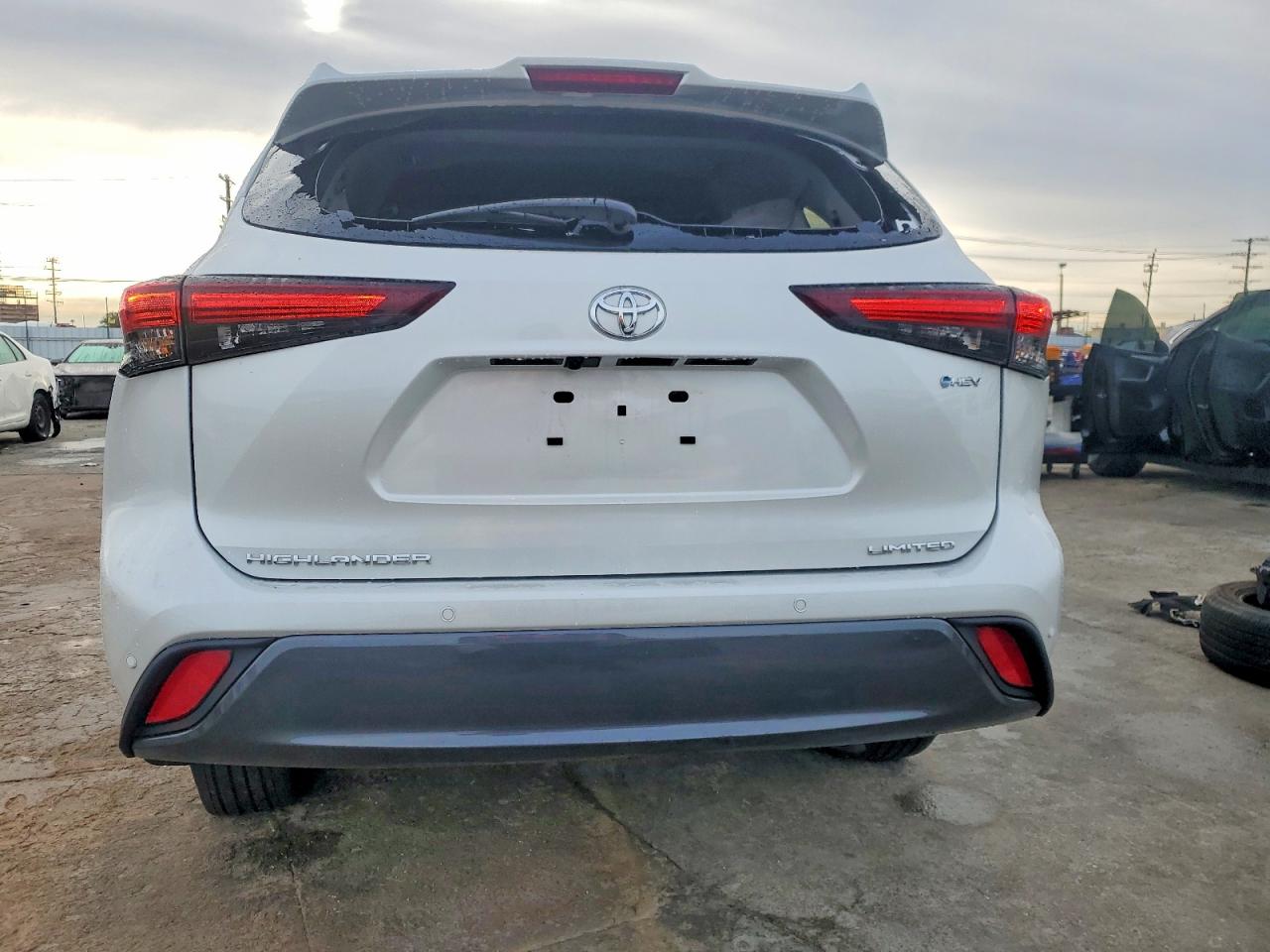 2025 TOYOTA HIGHLANDER HYBRID LIMITED photo 6