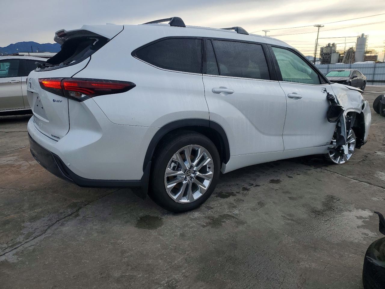 2025 TOYOTA HIGHLANDER HYBRID LIMITED photo 3