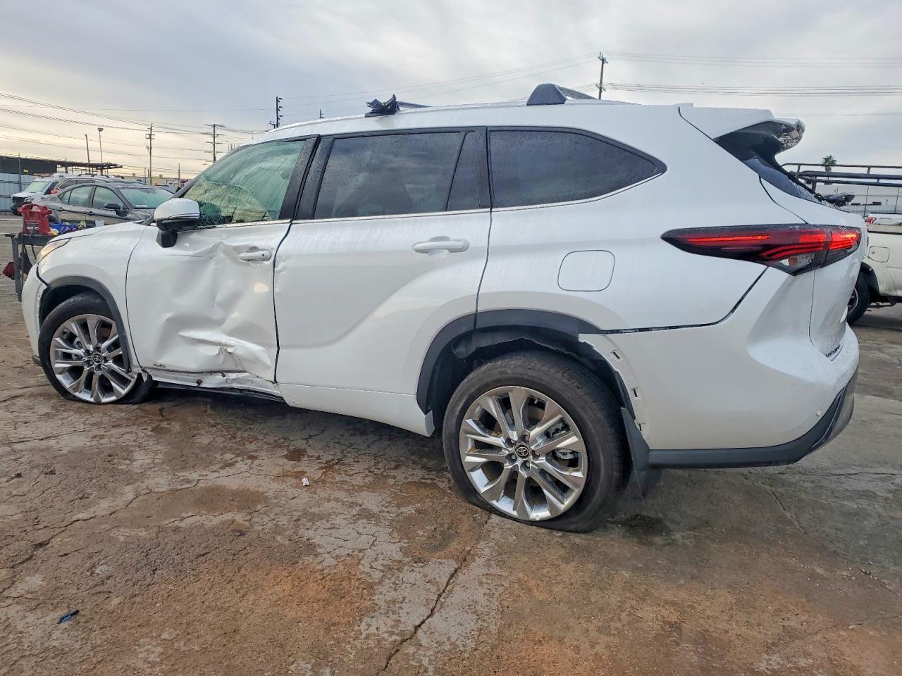 2025 TOYOTA HIGHLANDER HYBRID LIMITED photo 2