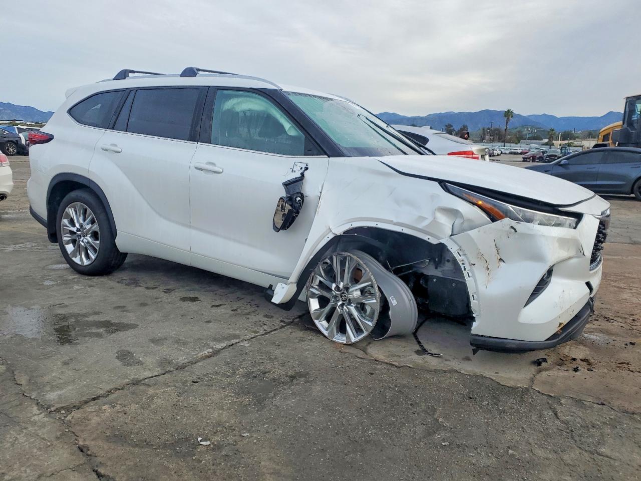 2025 TOYOTA HIGHLANDER HYBRID LIMITED photo 4