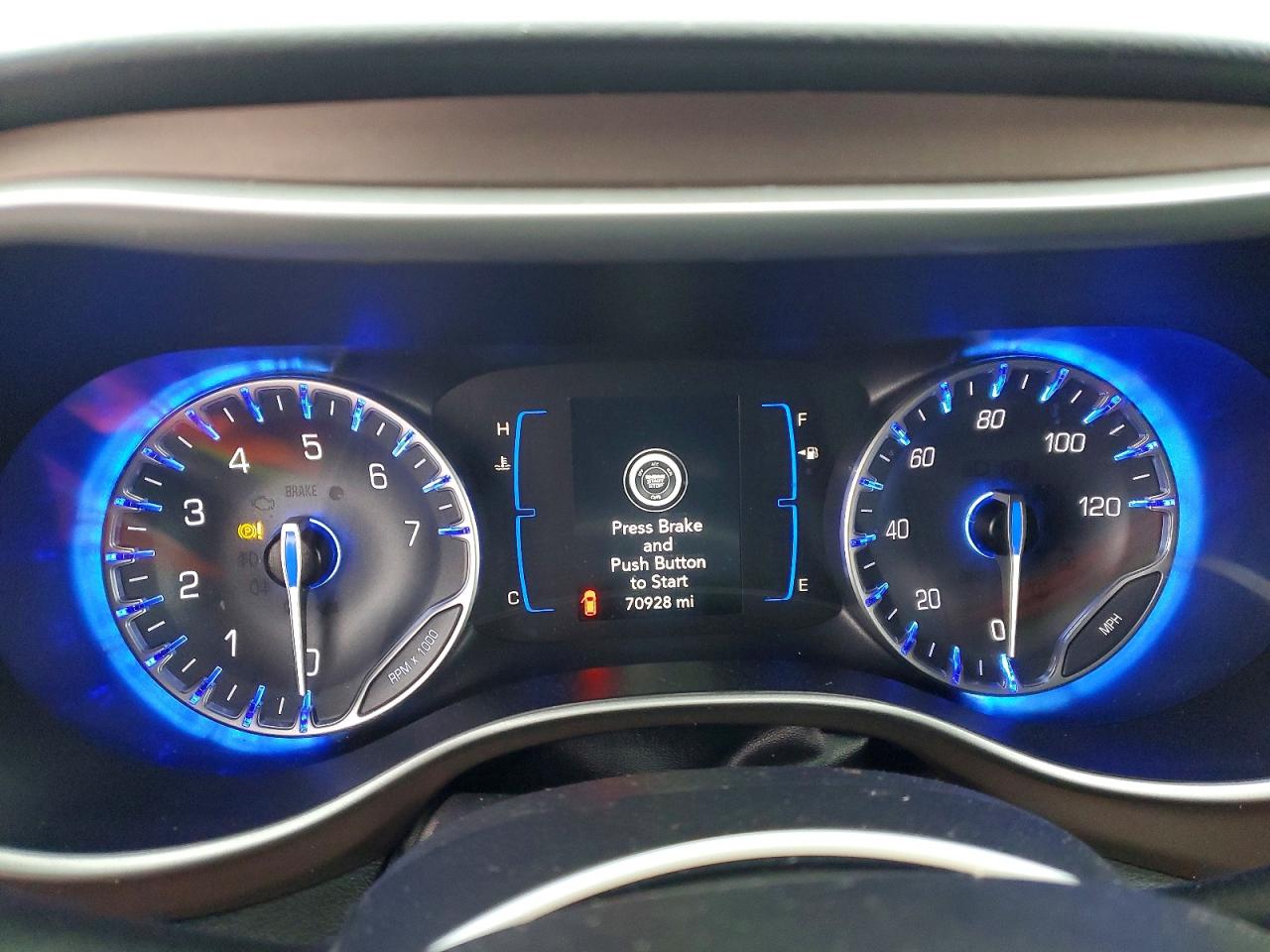 2023 CHRYSLER VOYAGER LX photo 9