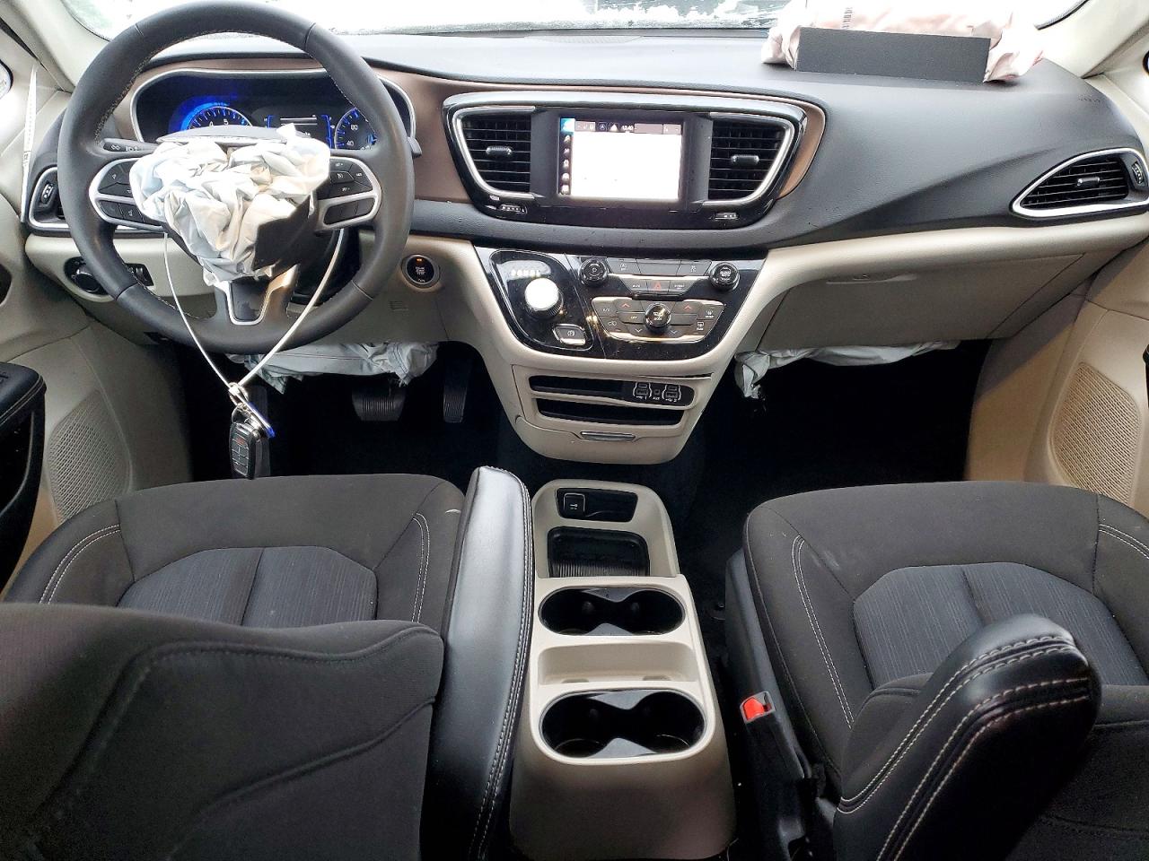 2023 CHRYSLER VOYAGER LX photo 8